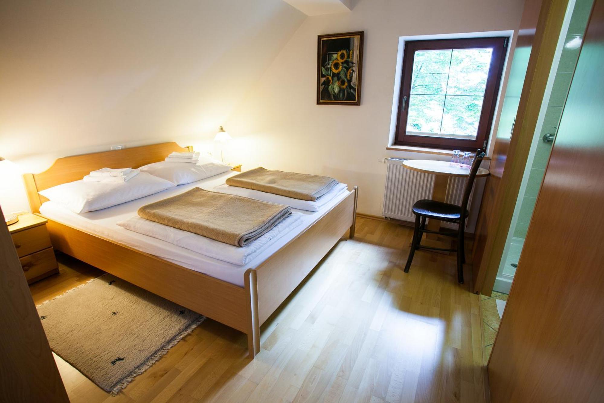B&B Pod Skalo Kamnik Habitación foto